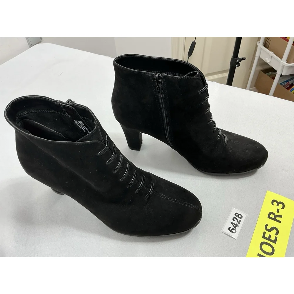 Womans NWOT Aerosoles Advertise Heel Rest Ankle Boots 9.5 M Black Side Zip Heel